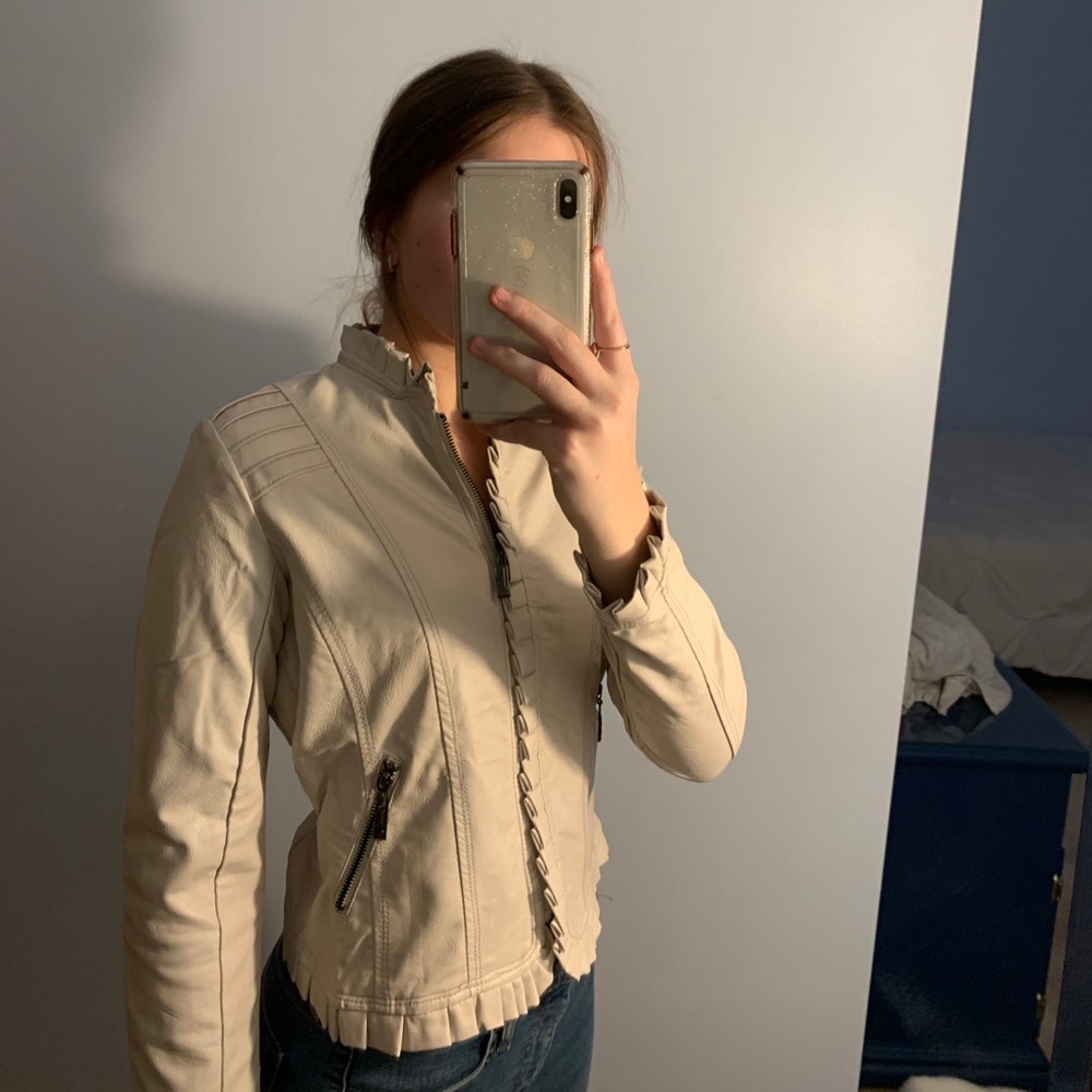Ruffle Jacket - Picture 2 of 4